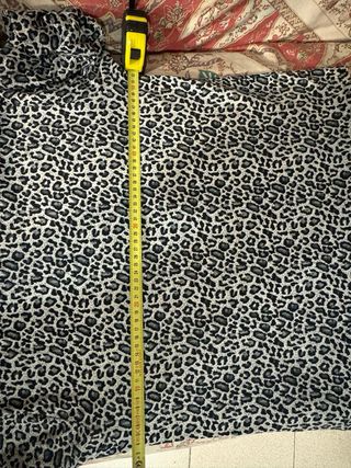 Jersey cuello alto estampado animal print