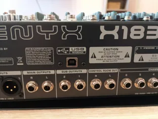 Mesa de Sonido Behringer Xenyx 1832USB