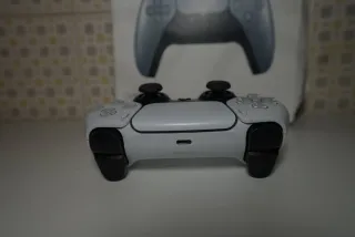 Mando DualSense gris y blanco Sony