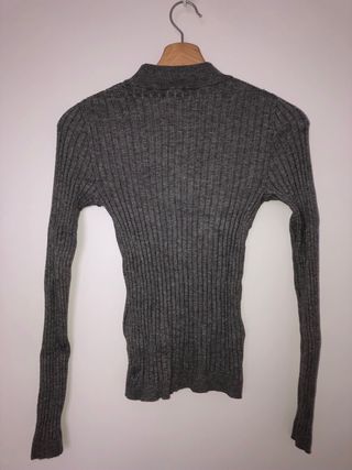 Camiseta Kiabi cuello alto gris