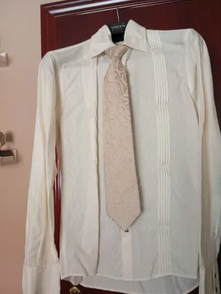 Traje de hombre beige para eventos