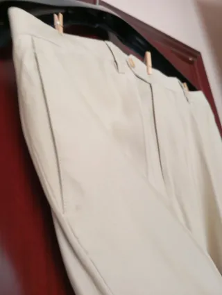 Traje de hombre beige para eventos