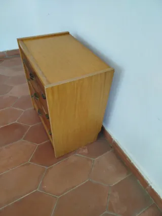 Comodino in legno