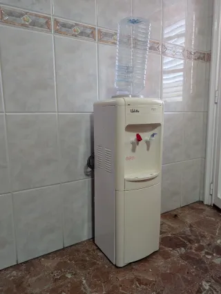 Dispensador Agua Uditec con Mini Nevera