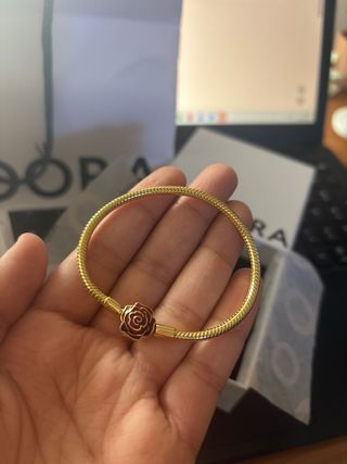 Pulsera Pandora Bañada en Oro con flor