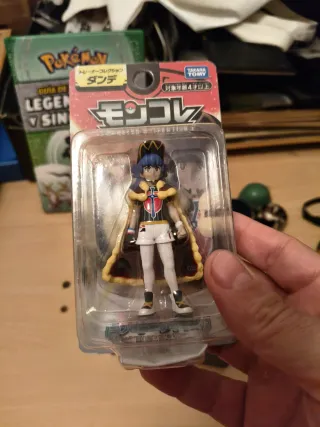 Lote Pokémon: Guía Legendarios y Figuras