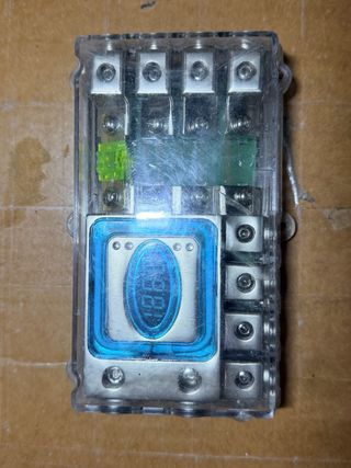 Distributore alimentazione car audio con voltmetro