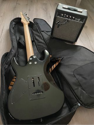 Guitarra Eléctrica Ibanez con Funda.