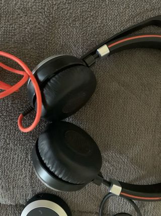 Auriculares Jabra Negros y Rojos