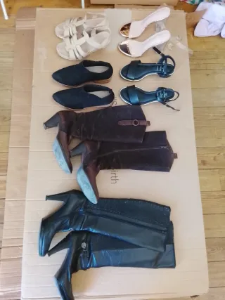 Lote de calçado: Botas, sandálias e sapatos