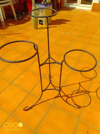 Jardinera de metal negra