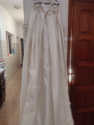 Vestido de Novia Beige/Blanco Hecho a MANO