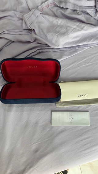 Occhiali Gucci neri e oro