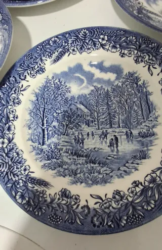 Plato Churchill England Azul y Blanco Porcelana