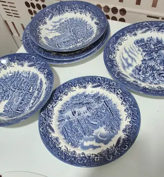 Plato Churchill England Azul y Blanco Porcelana