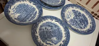 Plato Churchill England Azul y Blanco Porcelana