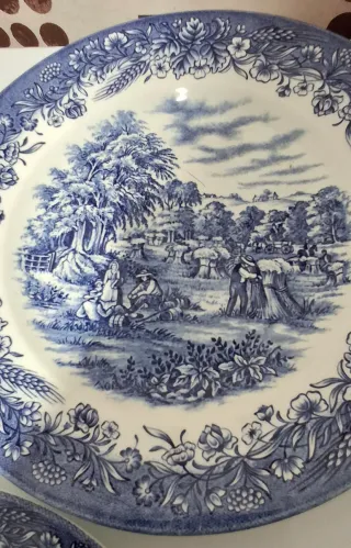 Plato Churchill England Azul y Blanco Porcelana