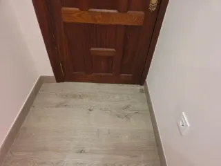 Puerta de entrada de madera