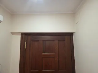 Puerta de entrada de madera