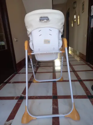 Trona bebé evolutiva. Marca strawberry fairy.