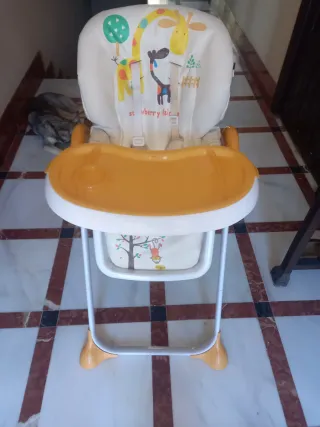 Trona bebé evolutiva. Marca strawberry fairy.