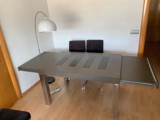 Conjunto comedor mesa extensible 4 sillas lámpara