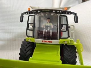 Claas Lexion 770 modificada Siku 1/32