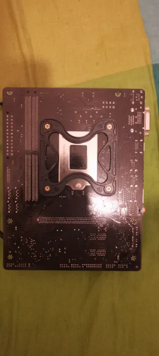 Placa Base Gigabyte i3 6100 +  4GB DDR4 + Fuente