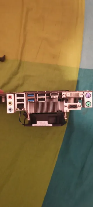 Placa Base Gigabyte i3 6100 +  4GB DDR4 + Fuente