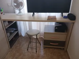 Dormitorio con cama abatible