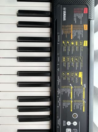 Teclado Casio con soporte