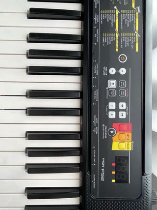 Teclado Casio con soporte