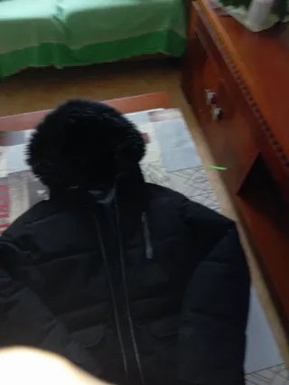 Cazadora Supply Demand Negra con Capucha