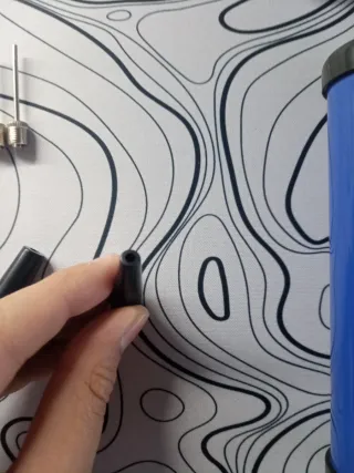 Inflador manual azul con accesorios