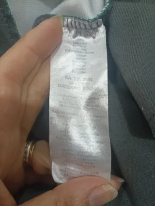 Bermuda uomo grigio e bianco.