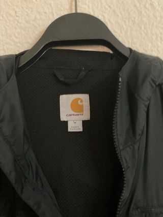 Chaqueta Carhartt Negra con Capucha