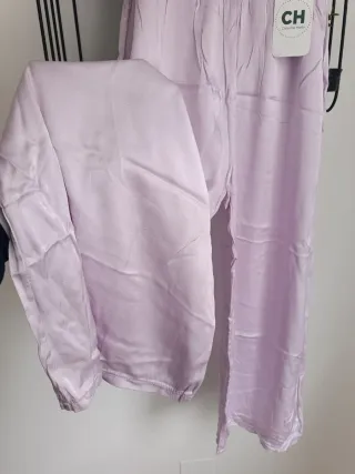 Pantalón lila ancho