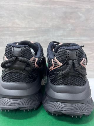Zapatillas Lacoste Negras y Rosas