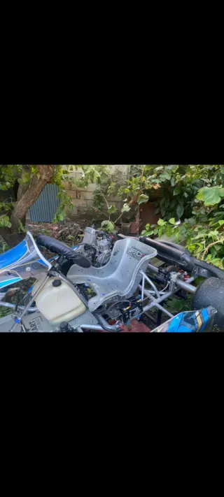 Kart de competición azul