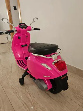 Moto Vespa Eléctrica 12V Rosa