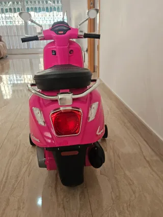 Moto Vespa Eléctrica 12V Rosa