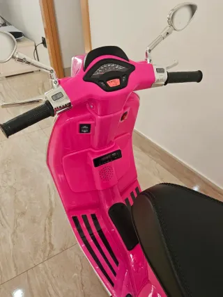 Moto Vespa Eléctrica 12V Rosa