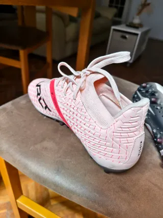 Botas de fútbol rosas mujer 1 SOLO USO!