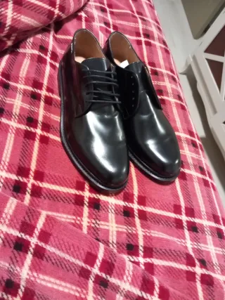 Zapatos de vestir negros. Sin estrenar.