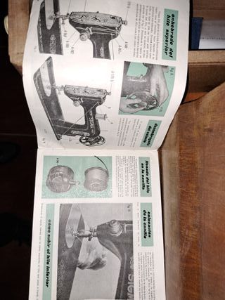 Máquina de coser Sigma vintage con mueble