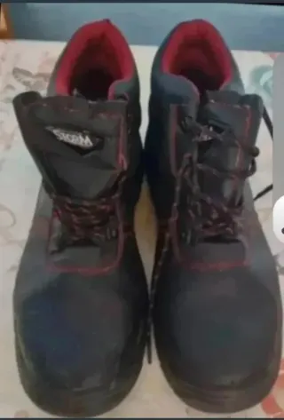 Botas de seguridad unisex STORM negras y rojas
