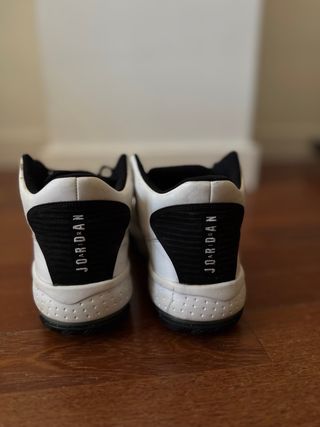 Zapatillas Jordan max aura 2 Talla 44.5