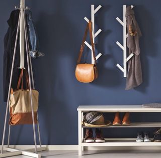 Perchero de pared de madera blanco