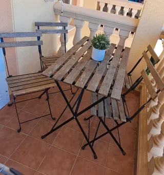 Conjunto mesa y 4 sillas exterior madera y metal