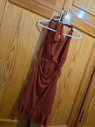 Vestido corto rojo con pedrería